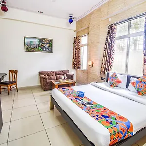 *** Hotel Fabhotel Everest International India