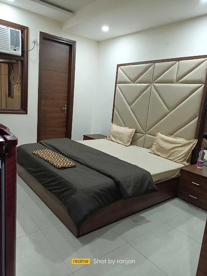 Hotel O Daffodils Near Aravali Biodiversity Park Gurgaon 3*,  India