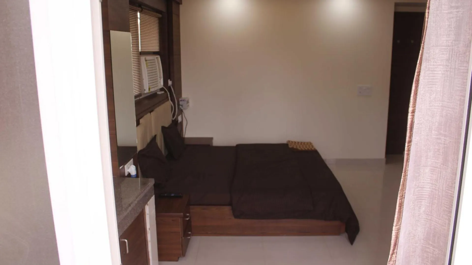 Hotel O Daffodils Near Aravali Biodiversity Park Gurgaon India